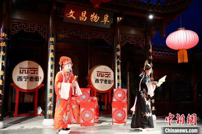 图为正在表演西河戏的演员。卢梦梦 摄