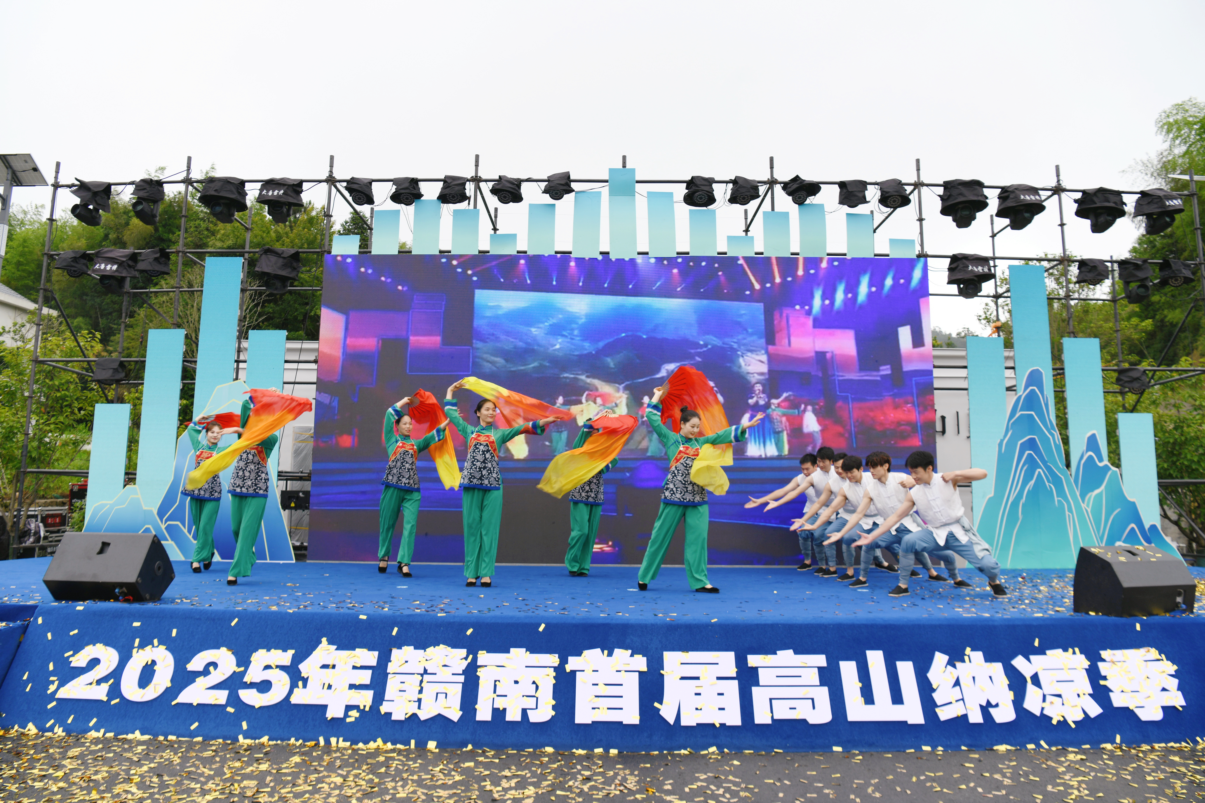 启动仪式现场文艺演出。