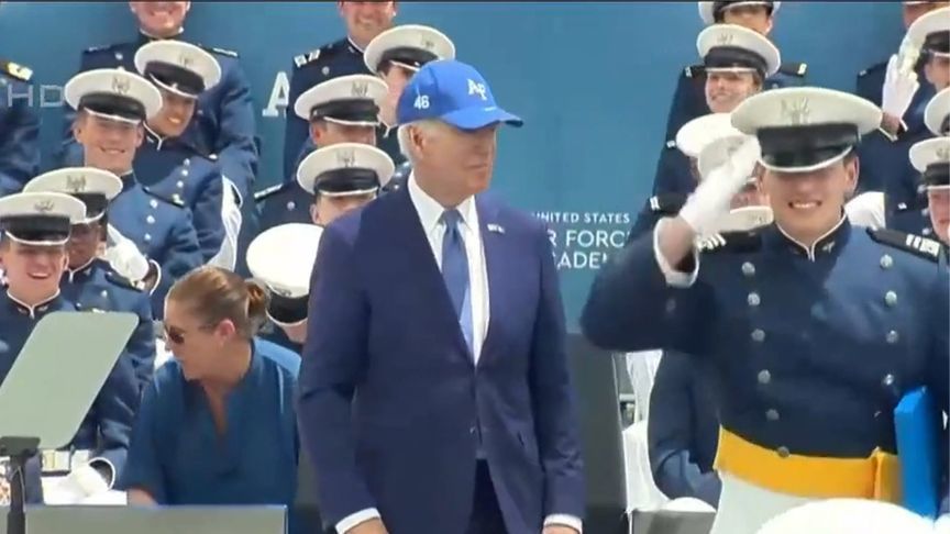 拜登承认曾用签名设备签署大量文件，强调每项决定均经本人批准