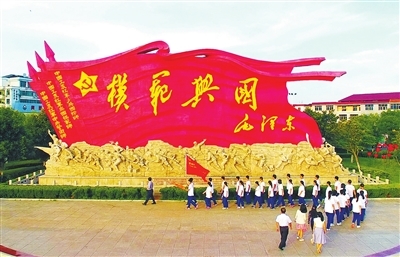 来自首都北京的中学生在兴国县开展红色研学活动。