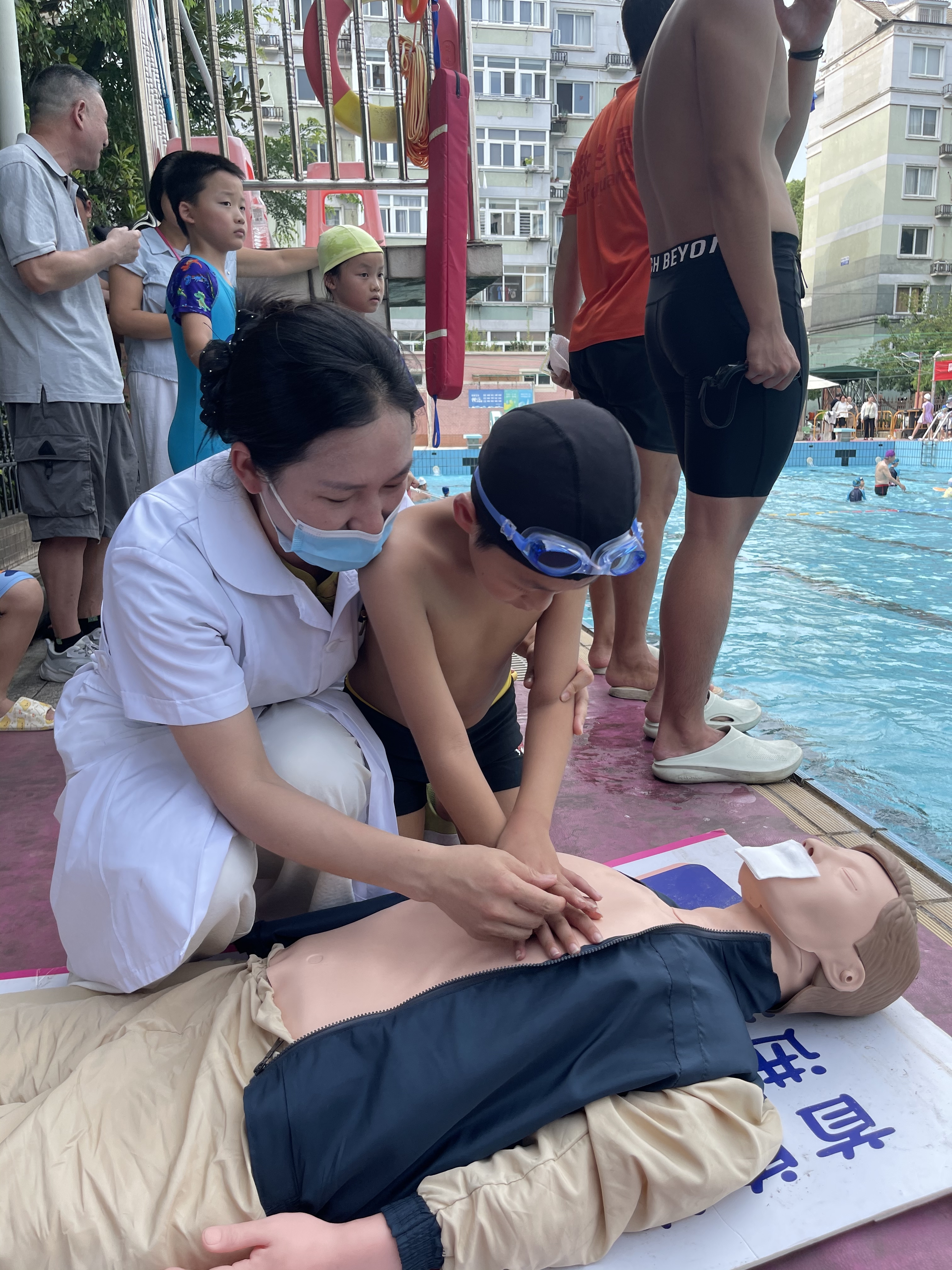 高新区新明街道为“小候鸟”筑牢 暑期安全防线