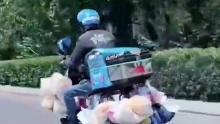 奶茶店称外卖大战1天利润仅400：累死累活干一天，给员工发完红包就一分不剩了