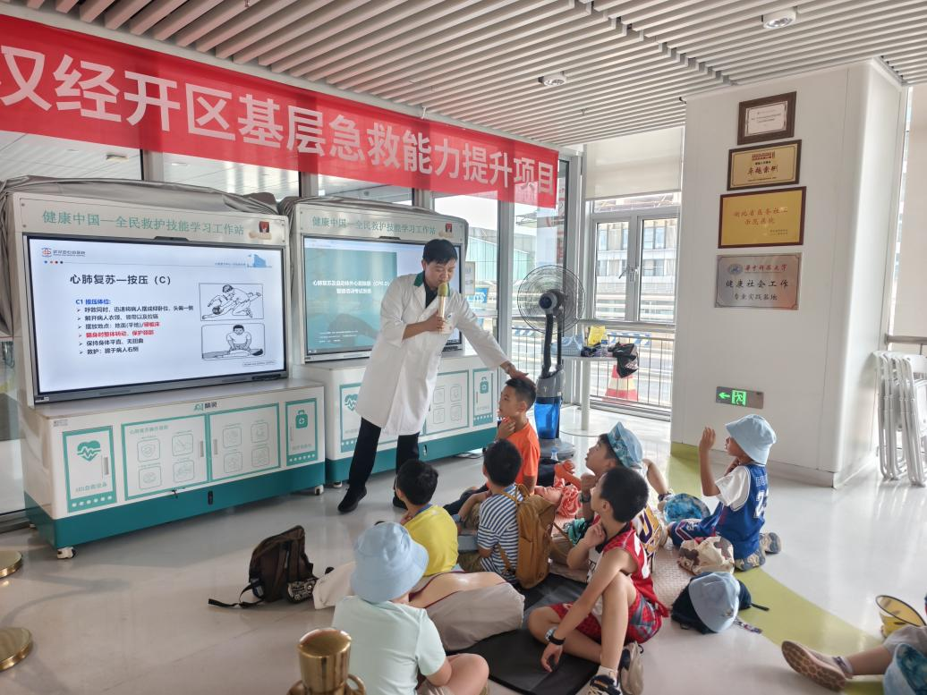 武汉亚总医院暑期绿通季 一日三“省”:激活医疗“暖实力” 疾病也能快乐疗愈