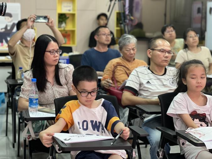 香安社区“民生微实事”AI系列课程圆满收官，科技赋能惠及千余居民