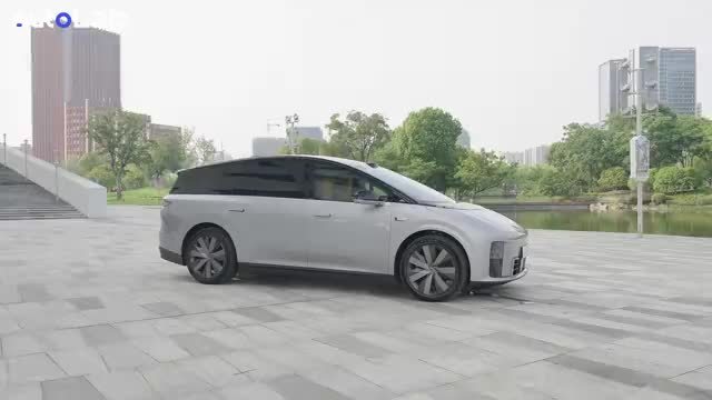 抢先体验理想i8，空间比MEGA还大？