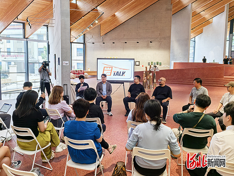 7月15日，第一期“岩・talk”活动在岩美术馆举办，图为首期“岩・talk”活动现场。姚恒嘉摄.jpg