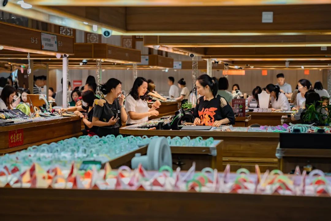 300+从业者集体“充电”！南海区为玉器行业规范经营保驾护航