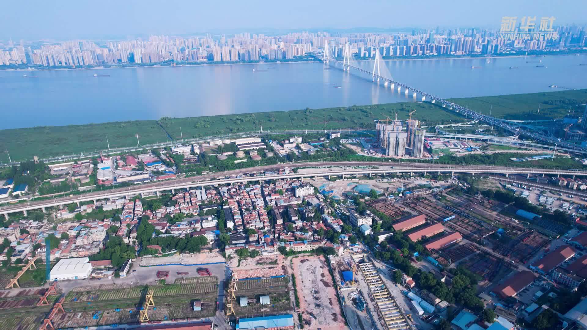 我国最长地铁环线穿越长江隧道贯通