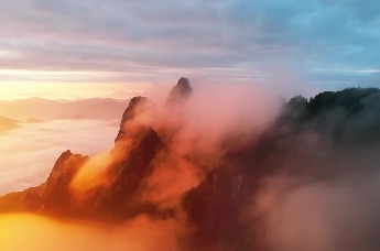 层云叠嶂入画来，九华山风景区云海长卷绝美！