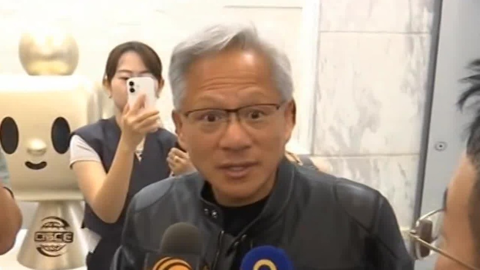 黄仁勋答凤凰:美解禁H20芯片对华出口_凤凰网视频_凤凰网