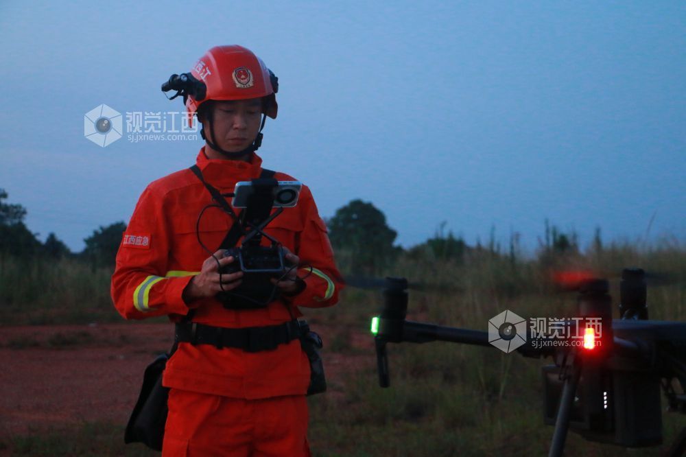 2025年7月15日，江西省吉安市吉州区专业森林消防大队开展年度森林防灭火应急演练。