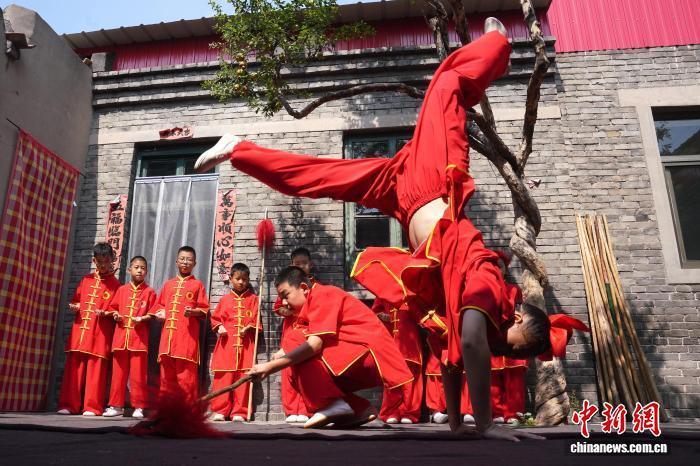 邯郸峰峰中小学生：练百年洪拳 “武”动暑假