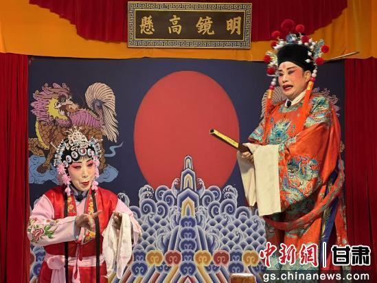 图为高台县乐善忠义班在演出中 戴文昌 摄