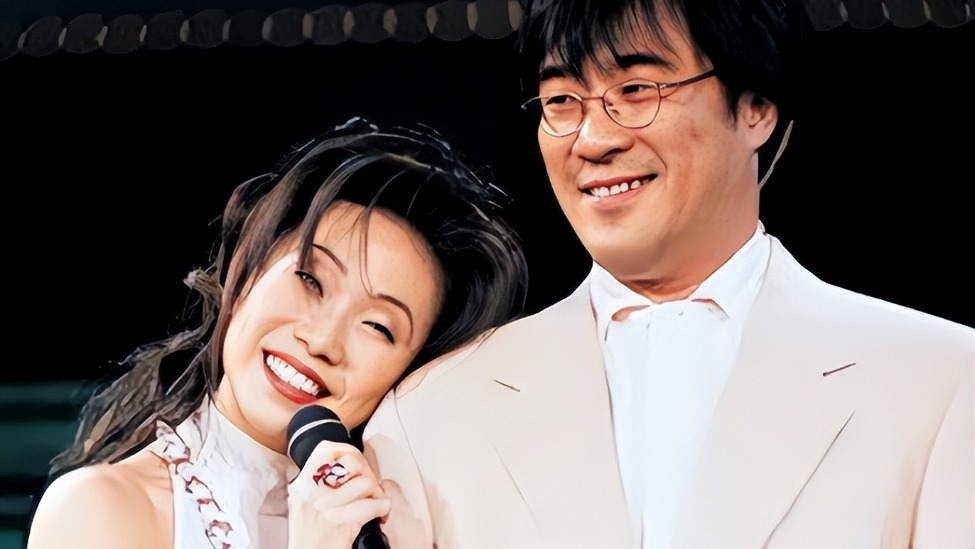 离婚21年，李宗盛早有娇妻，为何林忆莲仍不再婚？答案俗套又露骨封面图