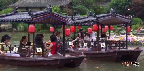 葛仙村吸引了大批游客前来打卡。