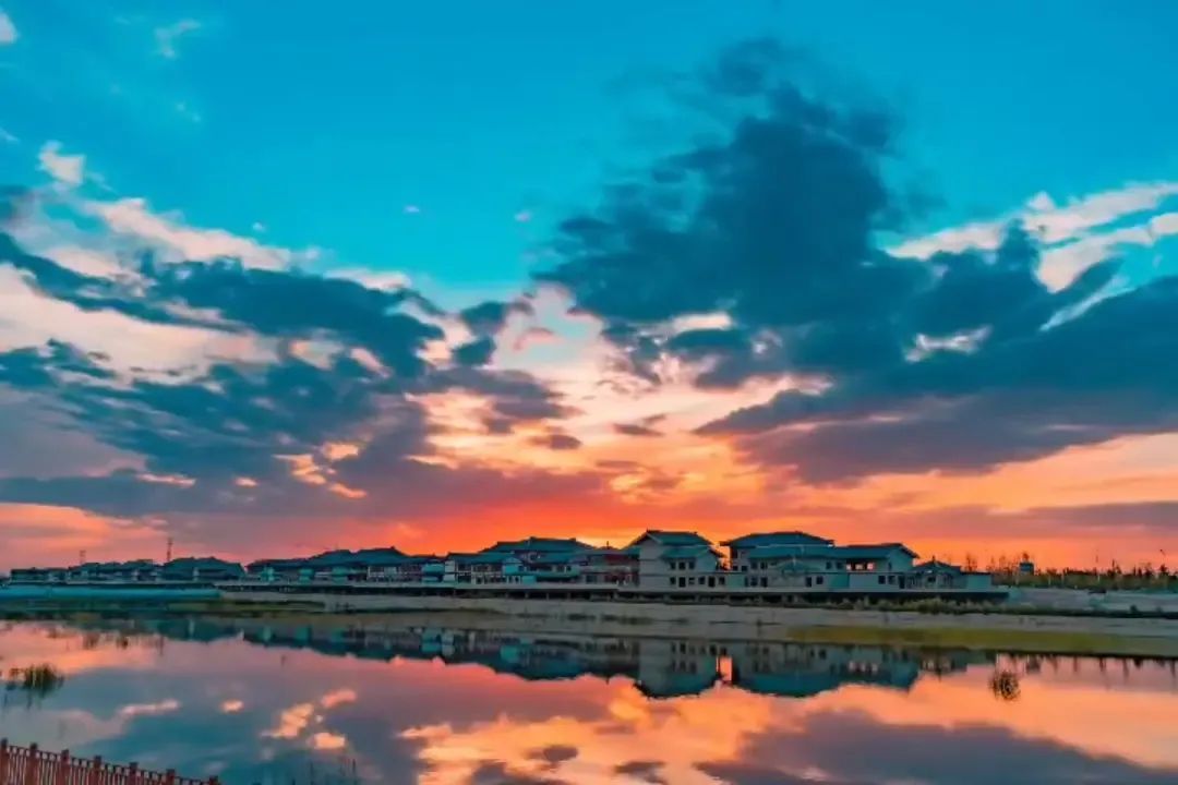 戈壁落日的浪漫余晖
