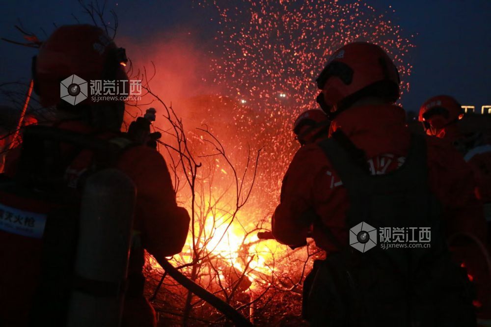 2025年7月15日，江西省吉安市吉州区专业森林消防大队开展年度森林防灭火应急演练。