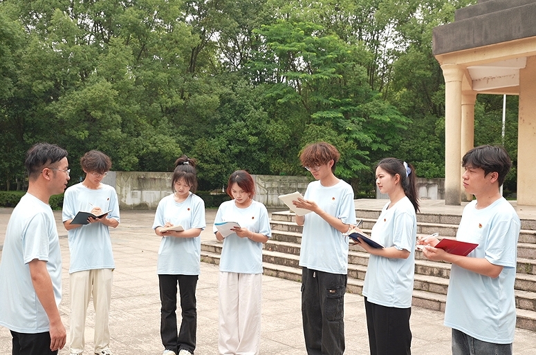江西科技学院：“红色走读”里的思政课点燃青年信仰