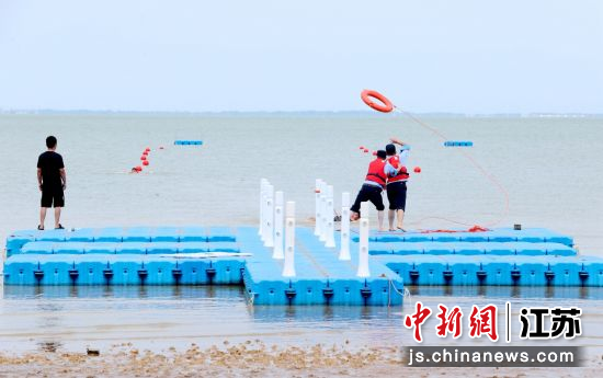 启动仪式现场。图说2: 与会人员现场观摩了由多家单位共同参与的实战救援演练。宿迁市公安局供图