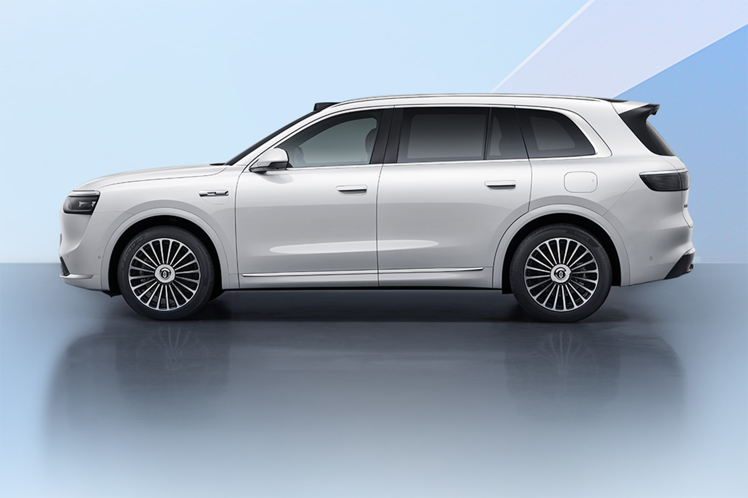 问界M8纯电版定于8月上市 搭载乾崑智驾ADS 4.0/纯电续航705km