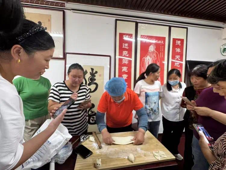 官庄街道吴家社区就业驿站培训现场