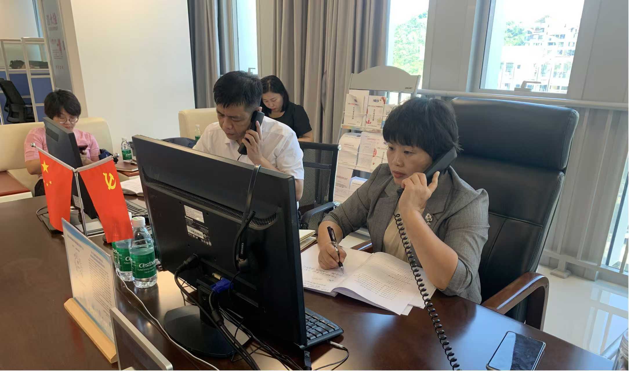 局（区）长接访日 天涯区领导接听来电解民忧
