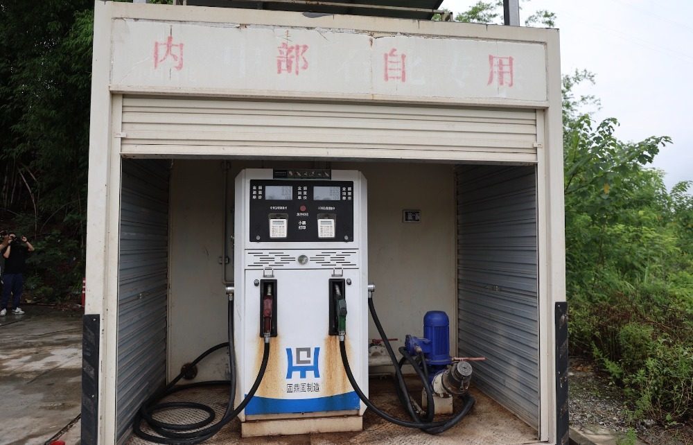 ▲渝北区木耳镇五通庙村黑加油点。市应急管理局供图