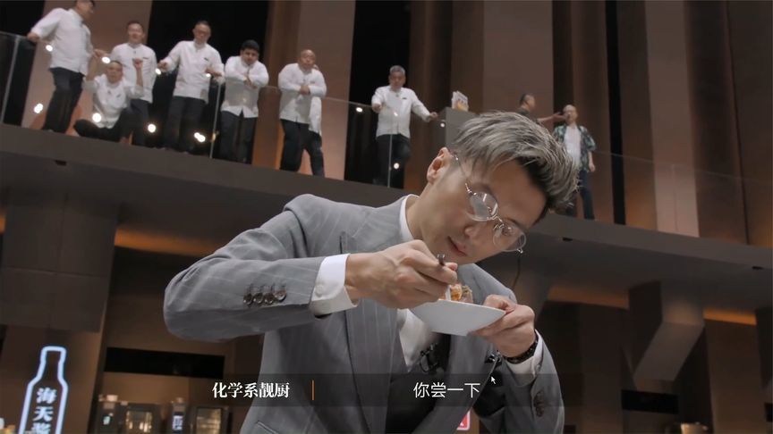 太下饭了！谢霆锋又上做饭节目了，当评委水平超高