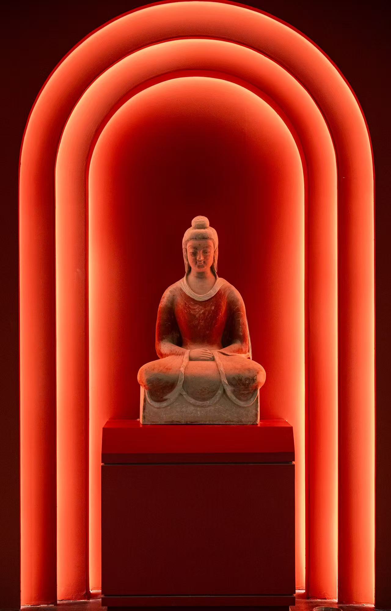 大成敦煌——敦煌“文化艺术大展”探展：六大复原洞窟惊艳亮相，敦煌文物“天团”先睹为快