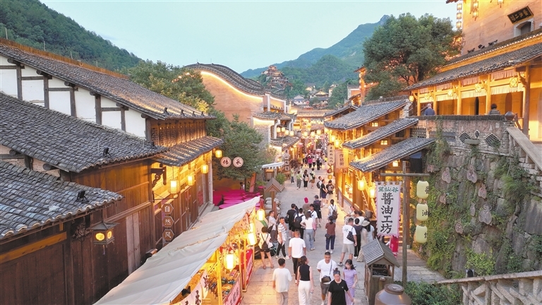 广信区：望仙谷景区游人如织（图）