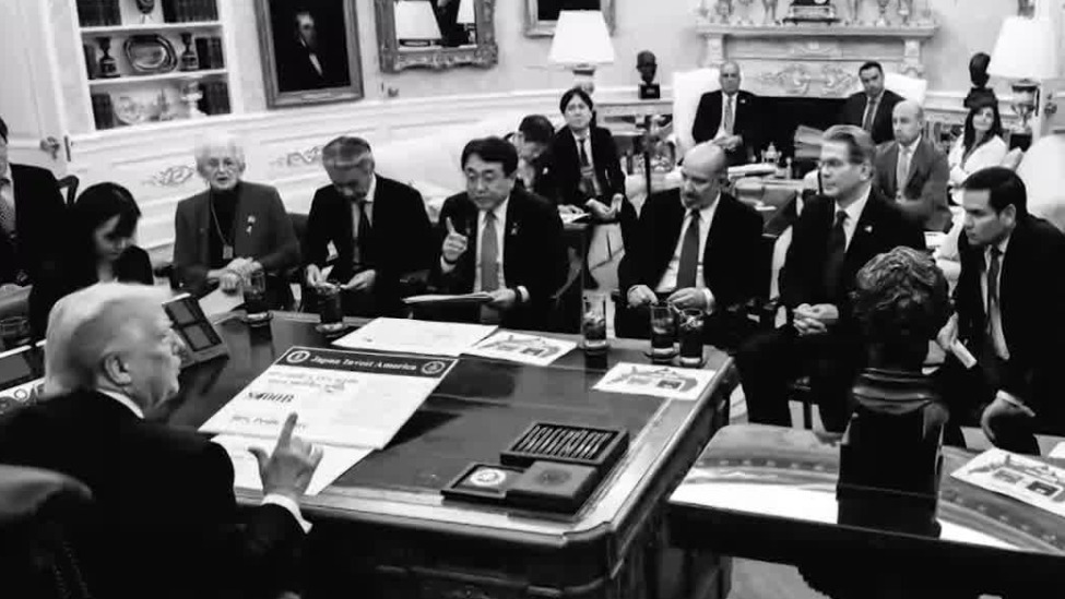 特朗普与日方谈判现场照引争议，展板上多处涂改与公布内容不符