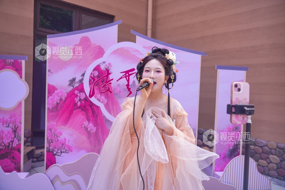 2025年7月19日在江西省井冈山景区凌云街拍摄的画面。