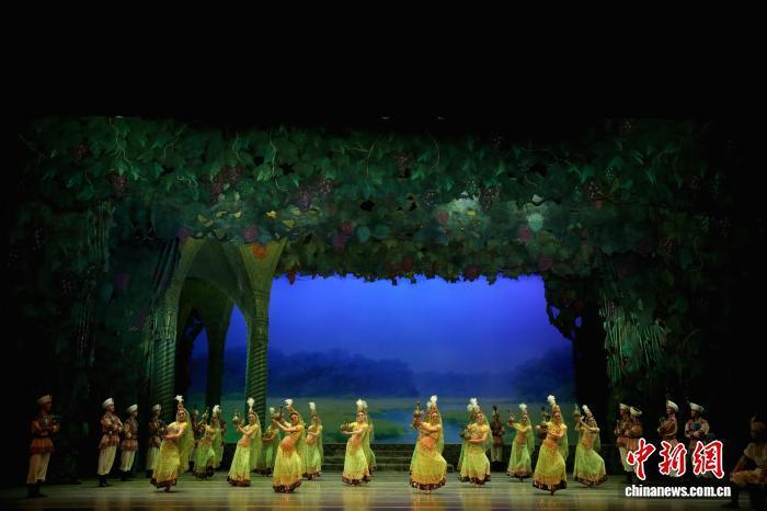 图为舞剧《丝路花雨》演出剧照　甘肃演艺集团供图
