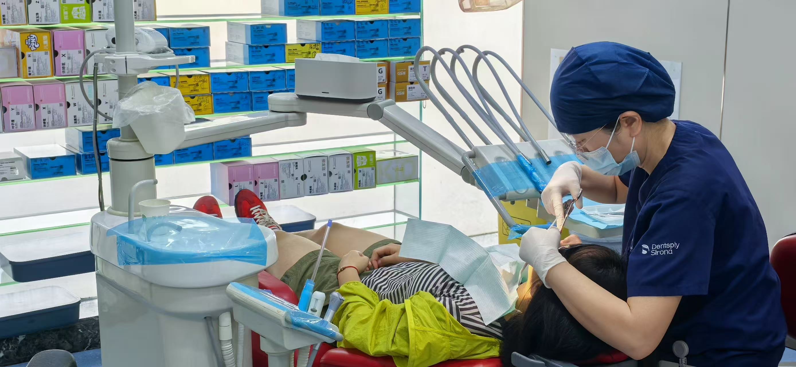 深圳罗湖现港人北上“护牙”消费新场景