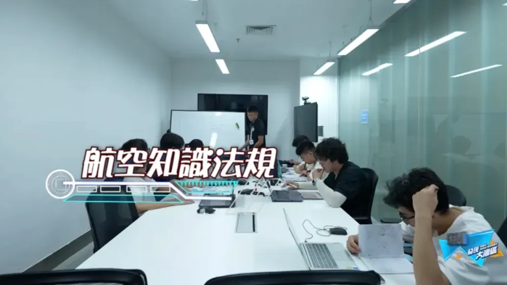 无人机“飞手”职业走热，考取执照要学习哪些课程？多久可以完成？