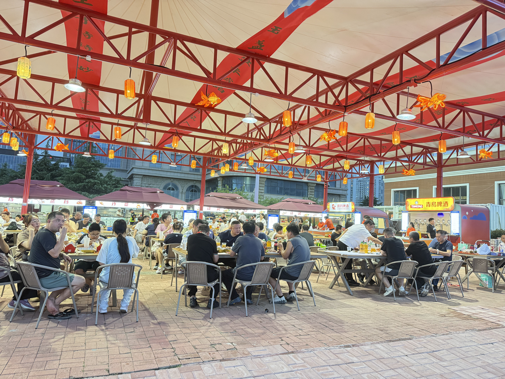 青岛国际啤酒节崂山会场集中供餐区：坚守平价惠民，打造舌尖上的全民狂欢