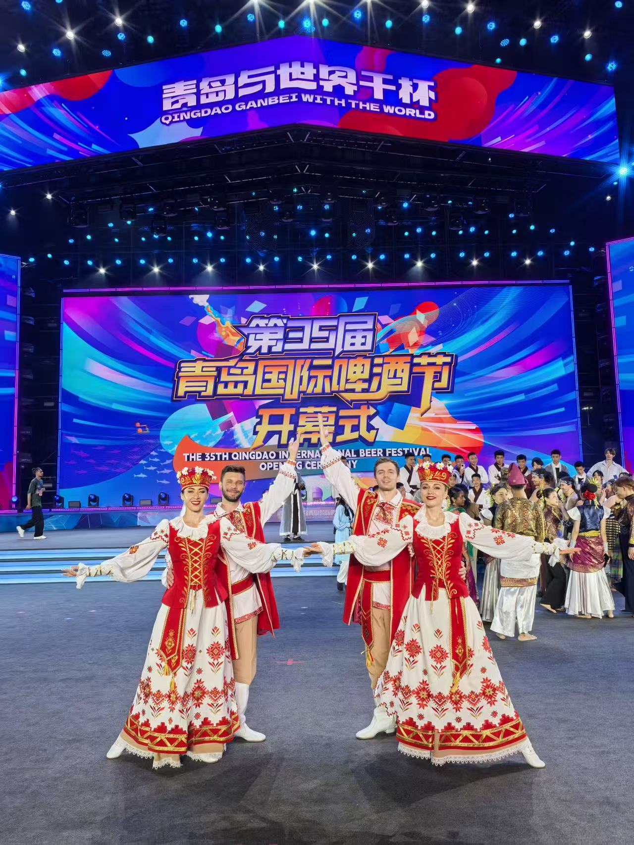 友城艺术团来青演出并参访