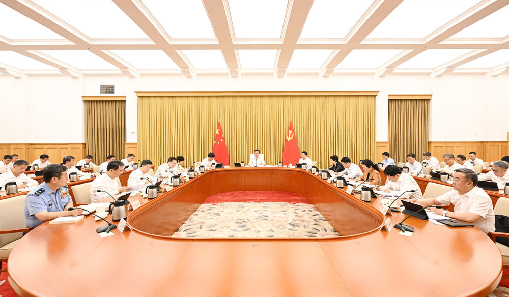 ▲7月23日上午,市委常委会举行会议,市委书记袁家军主持并讲话。记者 苏思 摄