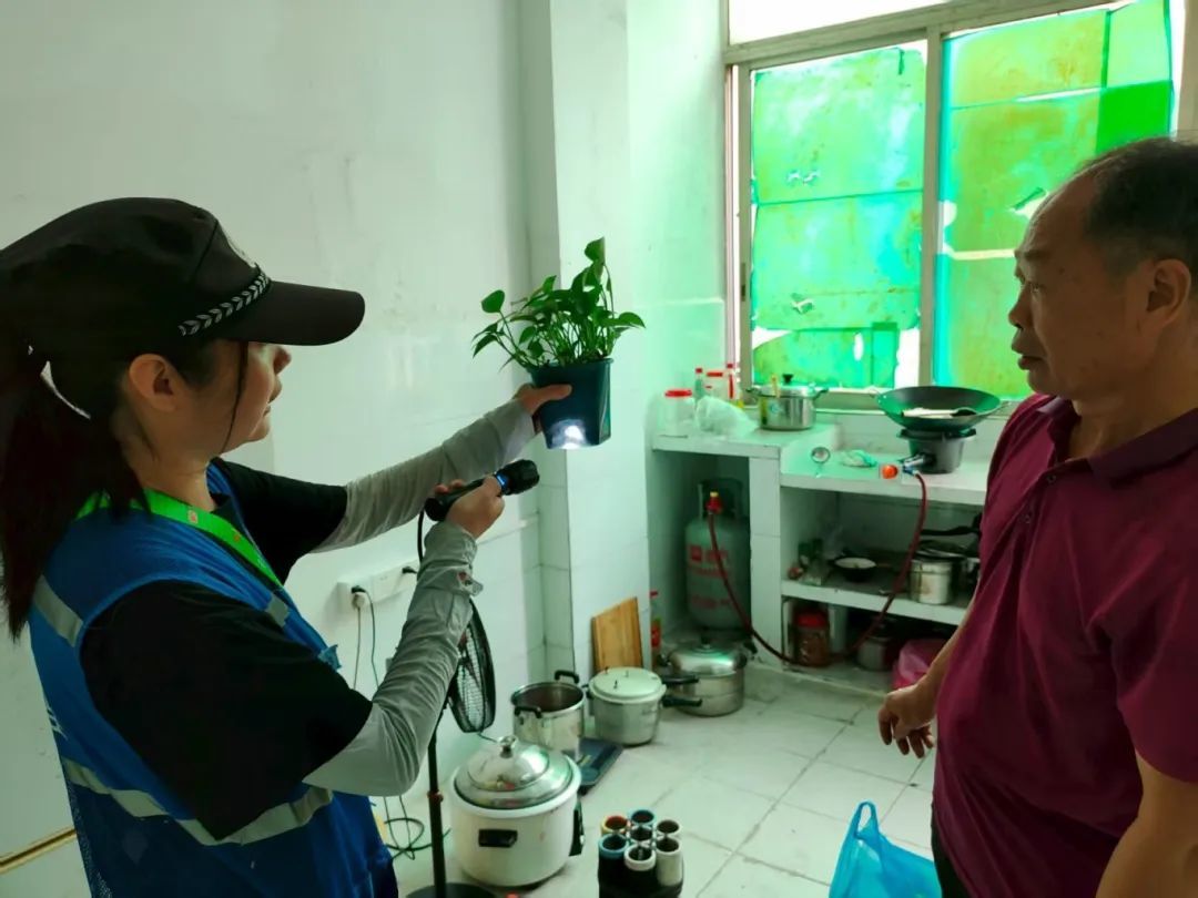 白沙社区召开基孔肯雅热防控工作部署会议,深入开展蚊媒孳生地清理攻坚行动!