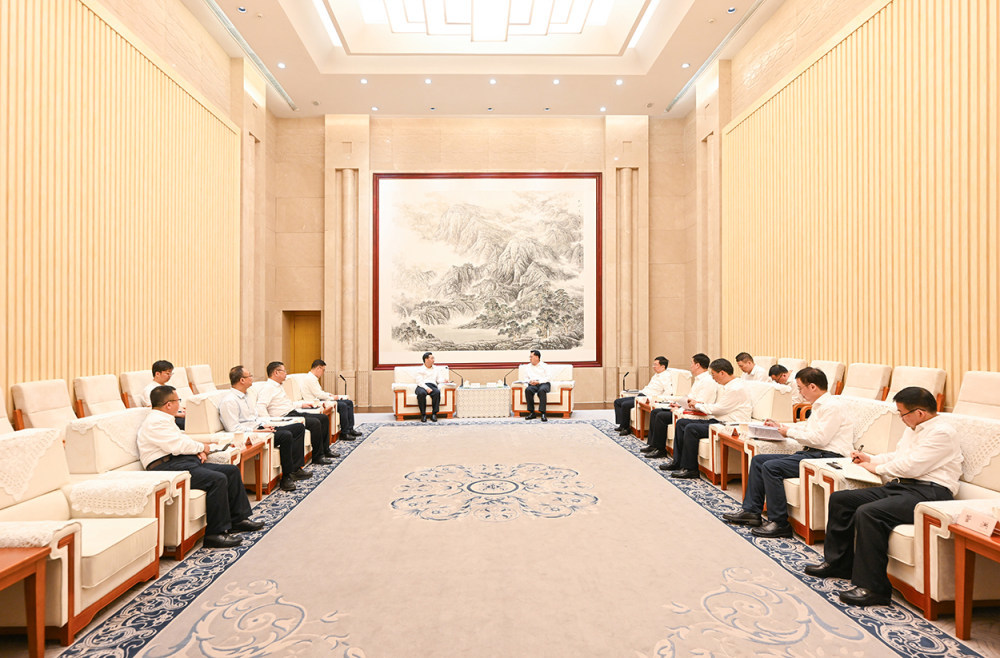 ▲7月25日上午，市委书记袁家军，市委副书记、市长胡衡华会见中央宣传部分管日常工作的副部长胡和平一行。记者 苏思 摄