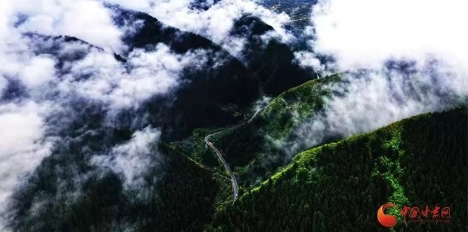 甘肃夏日消暑图鉴拿捏美食美景　谁懂这一口的含金量