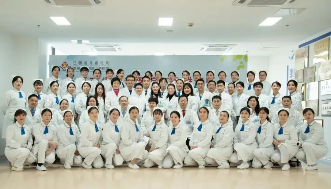 江西省儿童医院小儿心脏病治疗中心医护团队。
