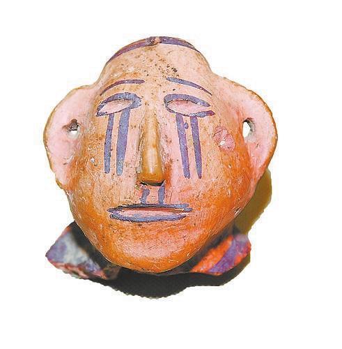 人头型彩陶器盖　马家窑文化马厂类型　临夏市博物馆藏