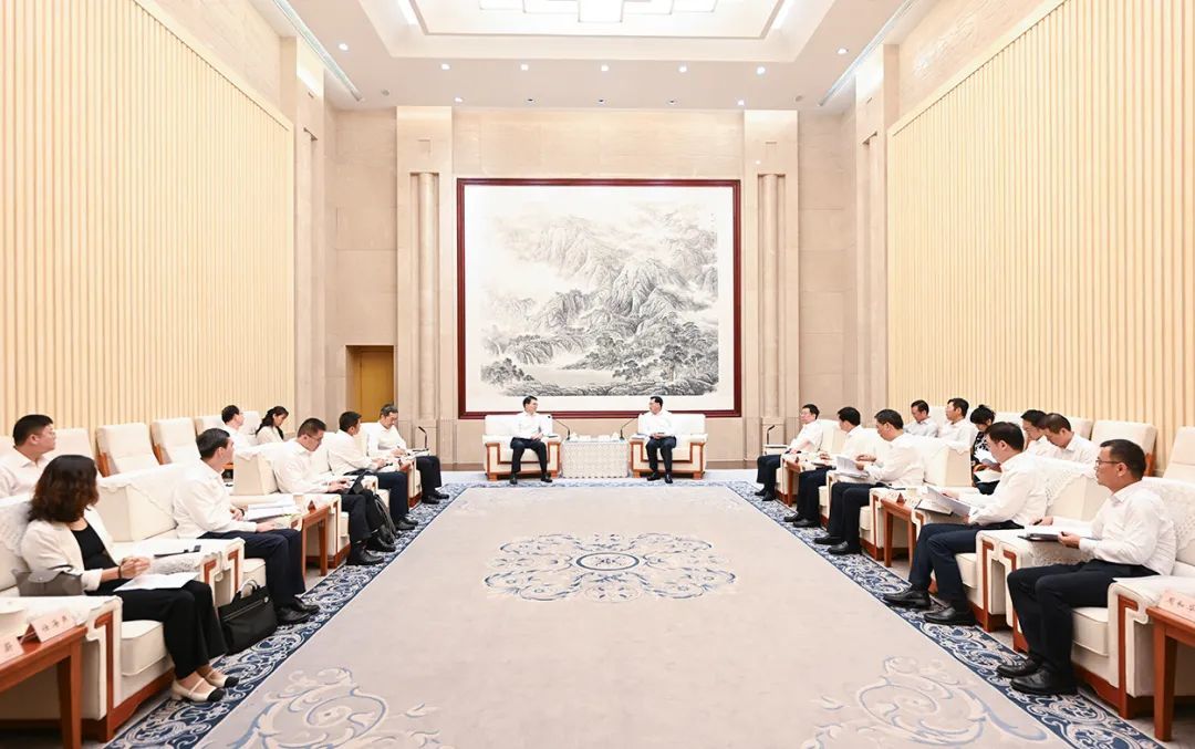 7月21日下午,市委书记袁家军,市委副书记、市长胡衡华会见中国工商银行党委书记、董事长廖林一行。苏思 摄