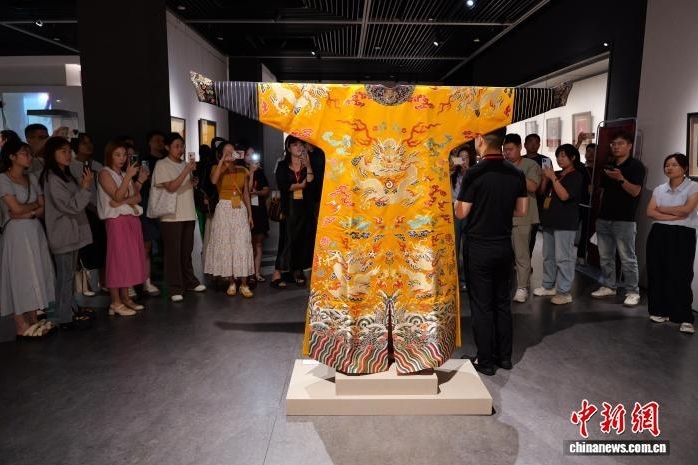 “锦”入中原 数百件云锦珍品亮相河南郑州