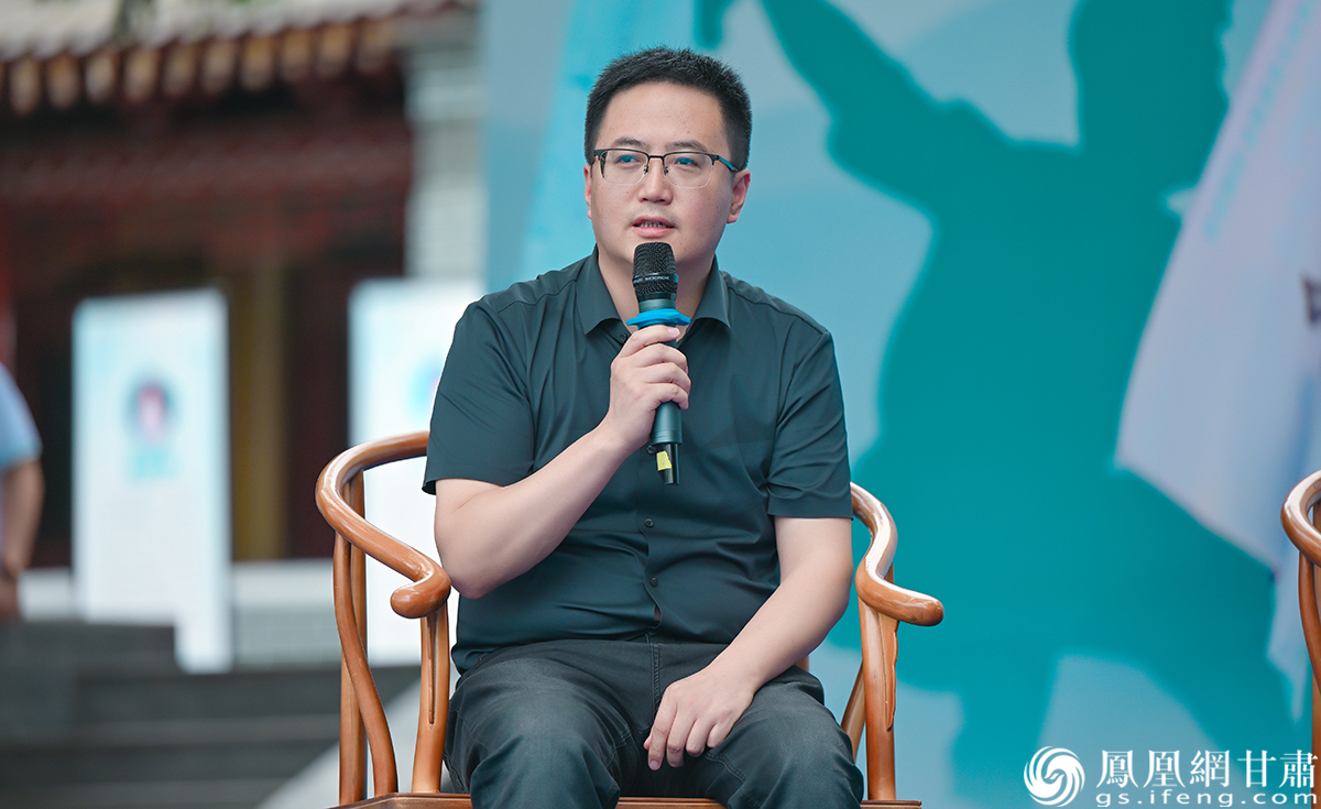 甘肃省中医院治未病中心（健康管理中心）主任陈平说，武术能统合精气神。