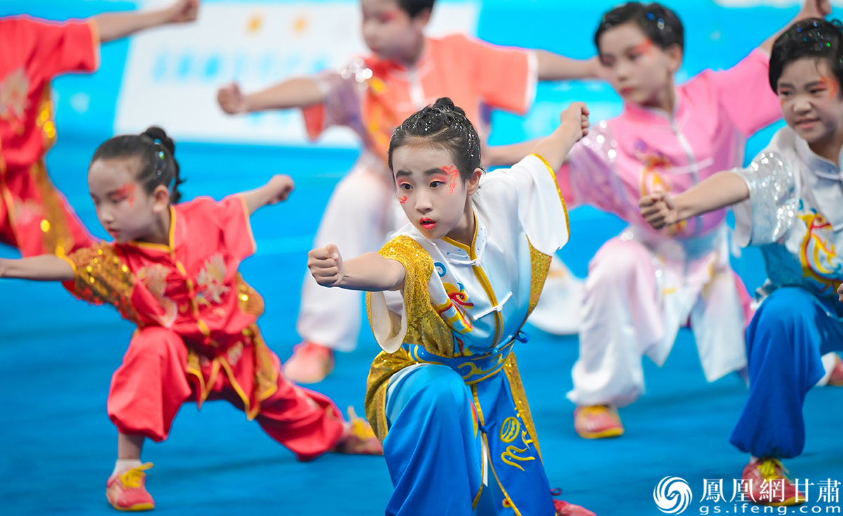 比赛现场,运动员们一招一式间尽显中华武术深厚底蕴。