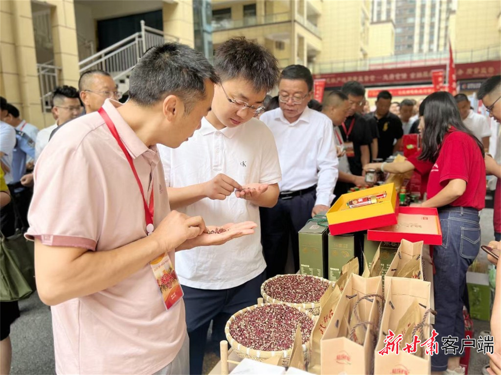 交易市场鸣锣迎客　甘肃“椒”傲抱团揽金