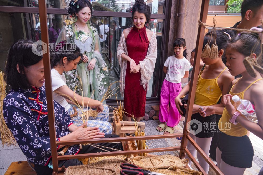 2025年7月19日在江西省井冈山景区凌云街拍摄的画面。