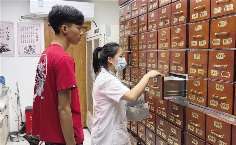 跟社区医生认识中药材